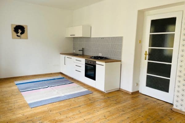 Pronájem bytu 1+kk 31 m², Radhošťská, Praha 3 Pronájem bytu 1+kk 31 m², Radhošťská, Praha 3