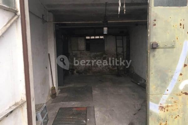 Pronájem garáže 16 m², Ke Stadionu, Pronájem garáže 16 m², Ke Stadionu,
