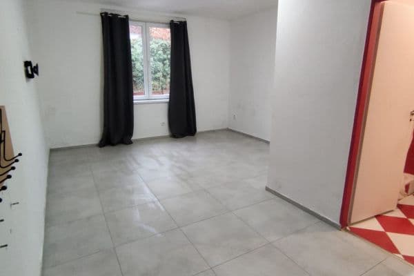 Pronájem bytu Garsoniéra 21 m², Lidická, Kladno Pronájem bytu Garsoniéra 21 m², Lidická, Kladno
