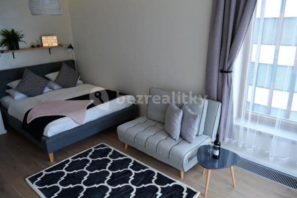 Pronájem bytu 1+kk 38 m², Pod Děkankou, Praha Pronájem bytu 1+kk 38 m², Pod Děkankou, Praha