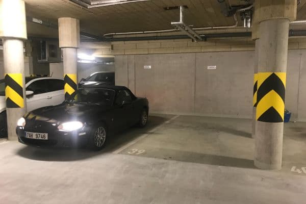 Pronájem garáže 15 m², Strnadových, Praha Pronájem garáže 15 m², Strnadových, Praha
