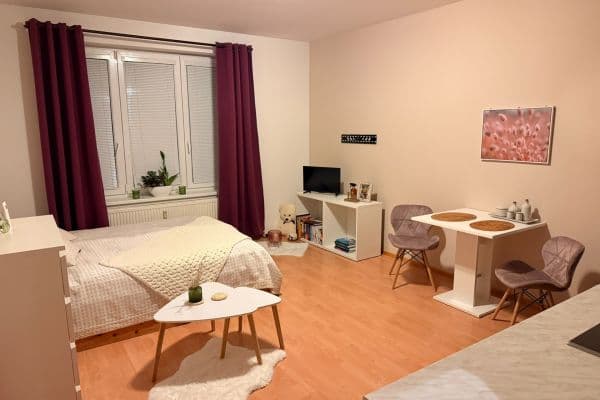 Pronájem bytu 1+kk 28 m², Velenovského, Praha Pronájem bytu 1+kk 28 m², Velenovského, Praha