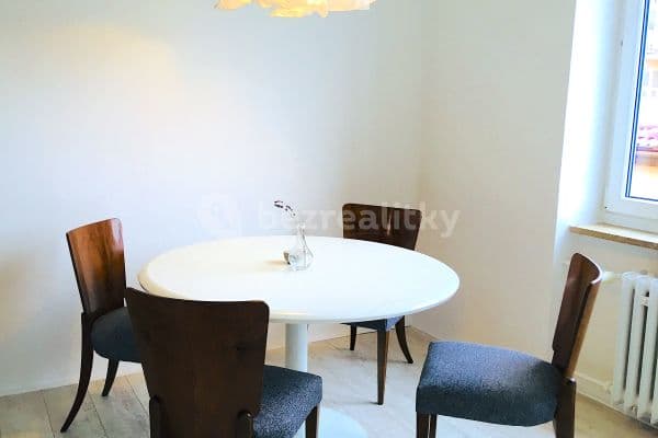 Pronájem bytu 2+1 66 m², Osvoboditelů, Zlín, Zlínský kraj Pronájem bytu 2+1 66 m², Osvoboditelů, Zlín, Zlínský kraj