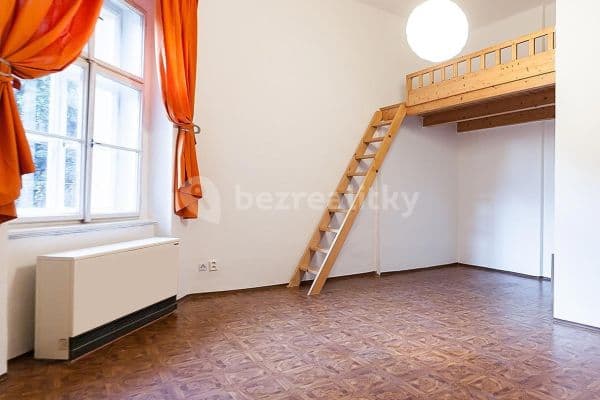 Pronájem bytu 1+kk 33 m², Pernerova, Praha