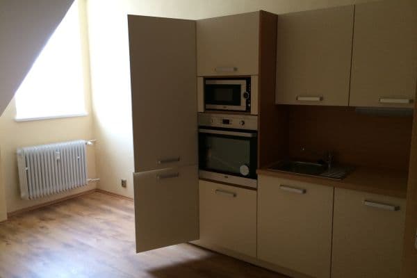 Pronájem bytu 1+1 41 m², Jaltská, Karlovy Vary Pronájem bytu 1+1 41 m², Jaltská, Karlovy Vary