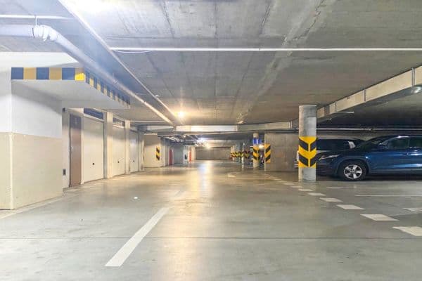 Pronájem garáže 16 m², Služská, Praha Pronájem garáže 16 m², Služská, Praha