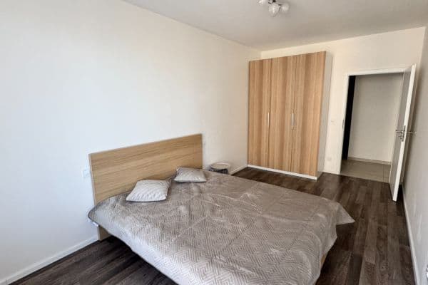 Pronájem bytu 2+kk 62 m², Zvěřinova, Praha Pronájem bytu 2+kk 62 m², Zvěřinova, Praha