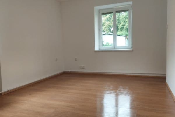 Pronájem bytu 1+kk 30 m², Víta Nejedlého, Chrudim Pronájem bytu 1+kk 30 m², Víta Nejedlého, Chrudim