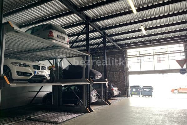 Pronájem garáže 12 m², Novákových, Praha, Praha Pronájem garáže 12 m², Novákových, Praha, Praha