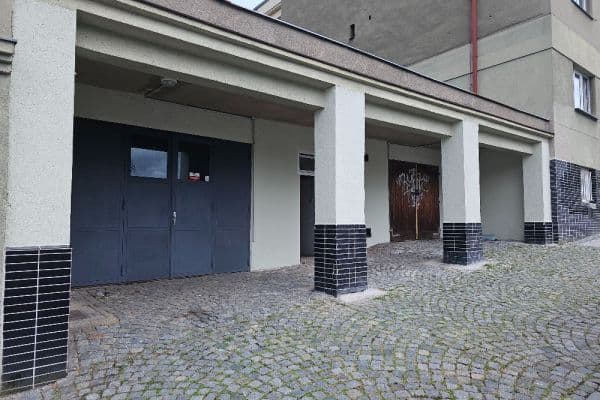 Pronájem garáže 90 m², Za Hládkovem, Praha 6 Pronájem garáže 90 m², Za Hládkovem, Praha 6