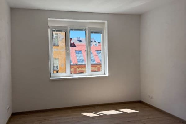 Pronájem bytu 1+kk 28 m², Vrázova, Pronájem bytu 1+kk 28 m², Vrázova,