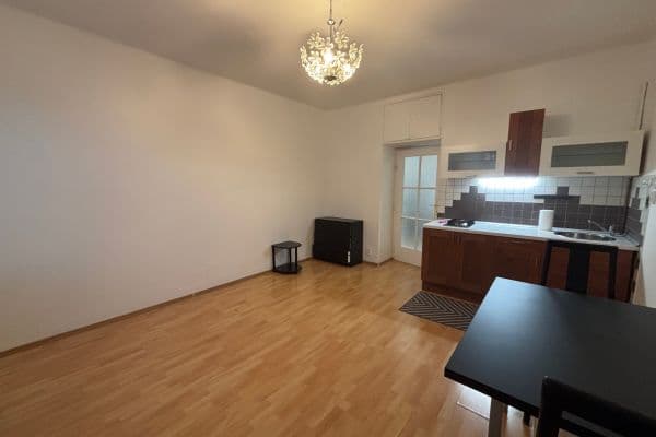 Pronájem bytu 1+kk 26 m², Křížová, Praha Pronájem bytu 1+kk 26 m², Křížová, Praha