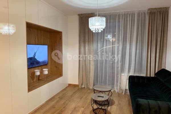 Pronájem bytu 1+kk 34 m², Walterovo náměstí, Praha 5 Pronájem bytu 1+kk 34 m², Walterovo náměstí, Praha 5