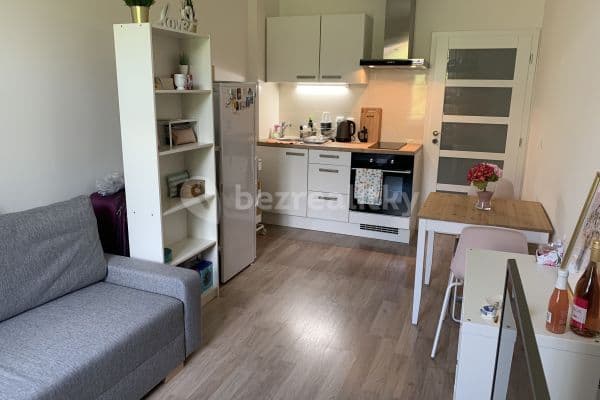 Pronájem bytu 2+kk 45 m², Mojmírova, Praha Pronájem bytu 2+kk 45 m², Mojmírova, Praha