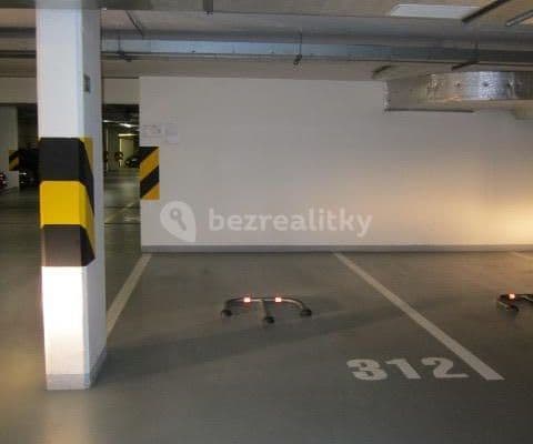 Pronájem garáže 13 m², Paťanka, Praha Pronájem garáže 13 m², Paťanka, Praha