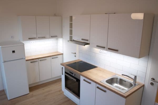 Pronájem bytu 1+1 48 m², Pod Školou, Praha 5 Pronájem bytu 1+1 48 m², Pod Školou, Praha 5