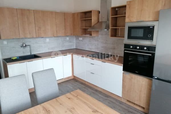 Pronájem bytu 3+1 82 m², U Husova sboru, Pardubice, Pardubický kraj Pronájem bytu 3+1 82 m², U Husova sboru, Pardubice, Pardubický kraj