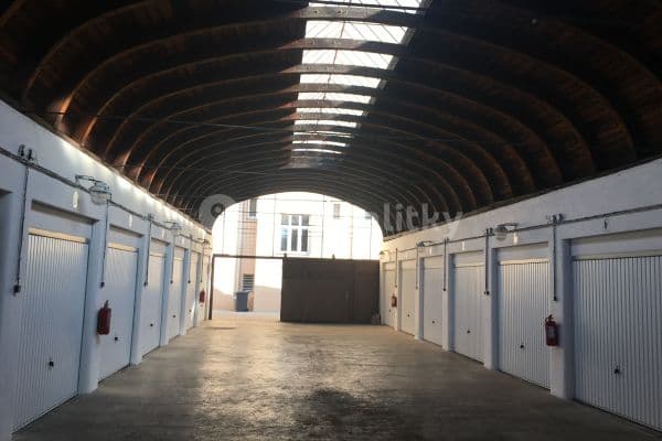 Pronájem garáže 11 m², Francouzská, Hlavní město Praha Pronájem garáže 11 m², Francouzská, Hlavní město Praha