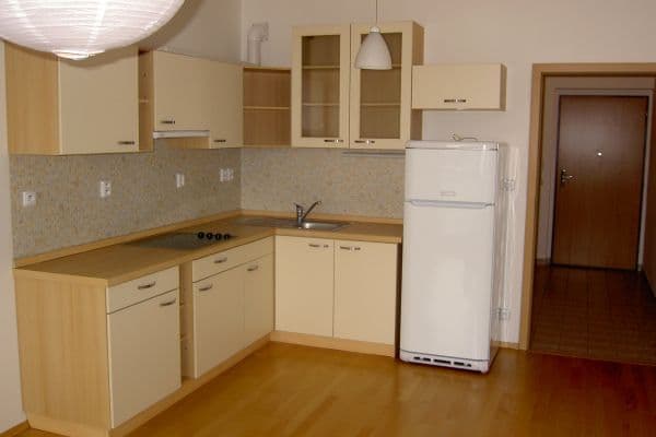 Pronájem bytu 1+kk 37 m², Jeřabinová, Prague Pronájem bytu 1+kk 37 m², Jeřabinová, Prague