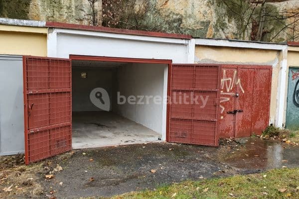 Pronájem garáže 18 m², Pod Petřinami, Hlavní město Praha Pronájem garáže 18 m², Pod Petřinami, Hlavní město Praha