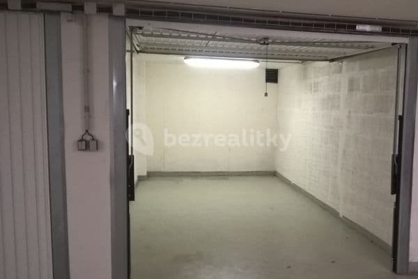 Pronájem garáže 17 m², Lovosická, Praha Pronájem garáže 17 m², Lovosická, Praha