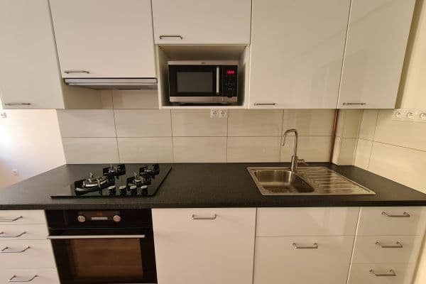 Pronájem bytu 2+kk 53 m², Víta Nejedlého, Praha 3 Pronájem bytu 2+kk 53 m², Víta Nejedlého, Praha 3