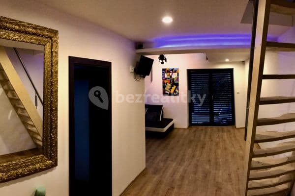 Pronájem bytu 2+kk 74 m², K Pitkovicům, Praha-Benice Pronájem bytu 2+kk 74 m², K Pitkovicům, Praha-Benice