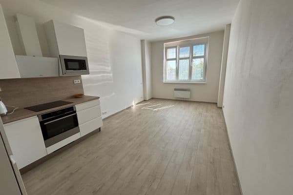 Pronájem bytu 1+kk 33 m², Černokostelecká, Praha Pronájem bytu 1+kk 33 m², Černokostelecká, Praha