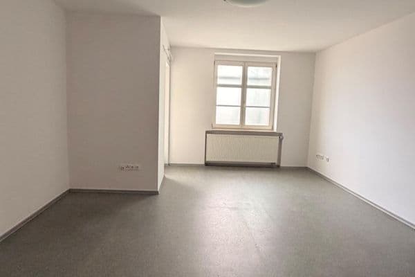 Pronájem bytu Garsoniéra 33 m², Uralská, Praha Pronájem bytu Garsoniéra 33 m², Uralská, Praha