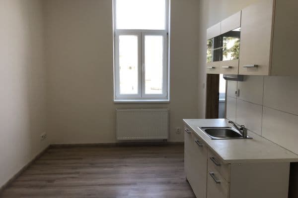 Pronájem bytu 1+kk 18 m², Riegrovo náměstí, Poděbrady, Středočeský kraj Pronájem bytu 1+kk 18 m², Riegrovo náměstí, Poděbrady, Středočeský kraj