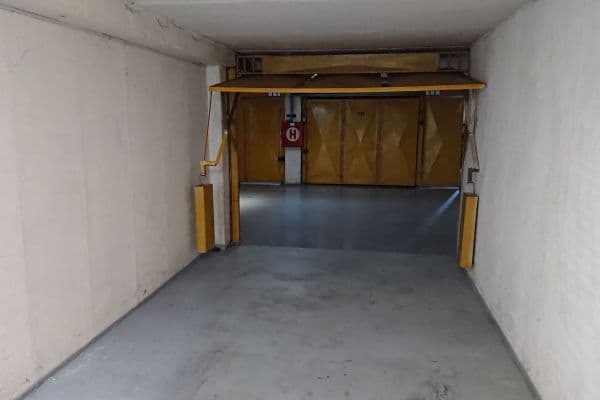 Pronájem garáže 19 m², Navigátorů, Praha Pronájem garáže 19 m², Navigátorů, Praha