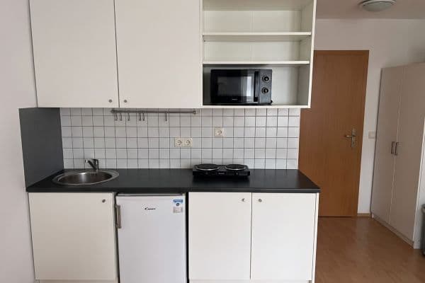 Pronájem bytu 1+kk 25 m², Zbynická, Praha Pronájem bytu 1+kk 25 m², Zbynická, Praha