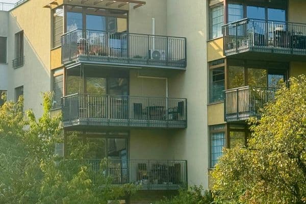 Pronájem garáže 18 m², Nad Rokoskou, Praha Pronájem garáže 18 m², Nad Rokoskou, Praha