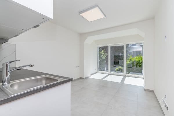 Pronájem bytu 1+kk 28 m², Na Vysočanských Vinicích, Praha Pronájem bytu 1+kk 28 m², Na Vysočanských Vinicích, Praha