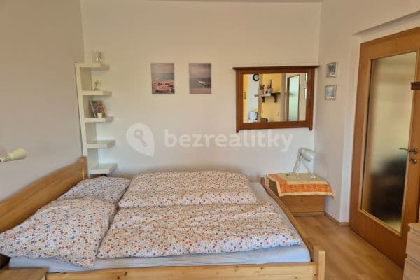 Pronájem bytu 1+kk 37 m², Nademlejnská, Praha Pronájem bytu 1+kk 37 m², Nademlejnská, Praha