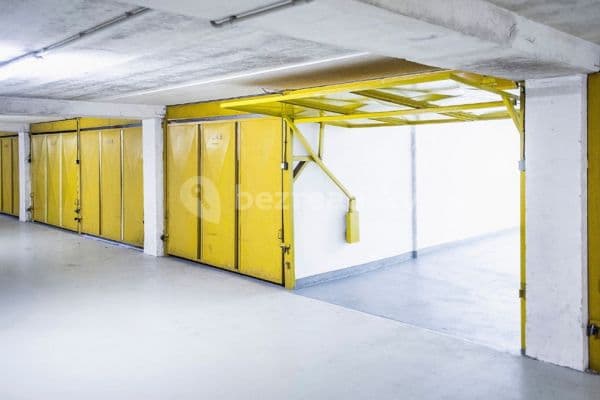 Pronájem garáže 19 m², Navigátorů, Praha Pronájem garáže 19 m², Navigátorů, Praha