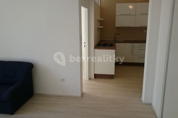 Pronájem bytu 2+1 49 m², Železničního pluku, Pardubice Pronájem bytu 2+1 49 m², Železničního pluku, Pardubice