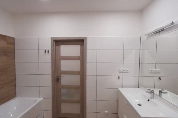 Pronájem bytu 1+kk 38 m², Jana Švermy, Frýdek-Místek, Moravskoslezský kraj Pronájem bytu 1+kk 38 m², Jana Švermy, Frýdek-Místek, Moravskoslezský kraj