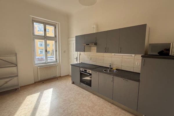 Pronájem bytu 2+1 70 m², Sokolovská, Praha Pronájem bytu 2+1 70 m², Sokolovská, Praha