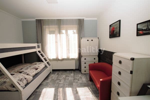 Pronájem bytu 1+kk 27 m², Převoznická, Praha