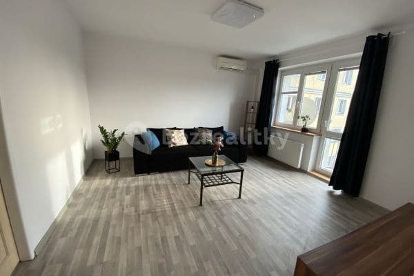 Pronájem bytu 2+1 60 m², Náměstí Dukelských Hrdinů, Pardubice Pronájem bytu 2+1 60 m², Náměstí Dukelských Hrdinů, Pardubice