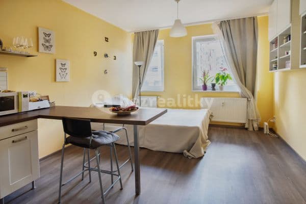Pronájem bytu 1+kk 28 m², Zakšínská, Praha Pronájem bytu 1+kk 28 m², Zakšínská, Praha