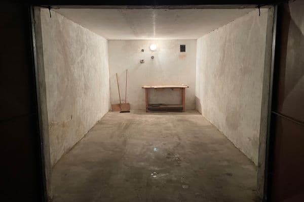 Pronájem garáže 20 m², J. Zeyera, Čelákovice Pronájem garáže 20 m², J. Zeyera, Čelákovice