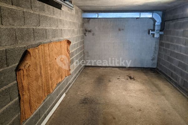 Pronájem garáže 17 m², Popelákova, Brno Pronájem garáže 17 m², Popelákova, Brno