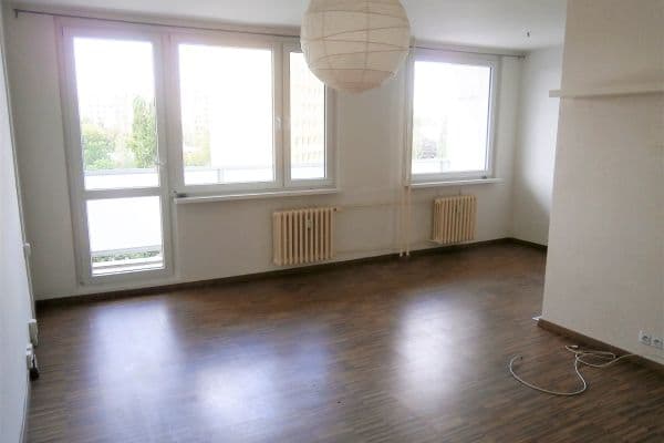 Pronájem bytu 3+1 78 m², Zvoncovitá, Praha Pronájem bytu 3+1 78 m², Zvoncovitá, Praha