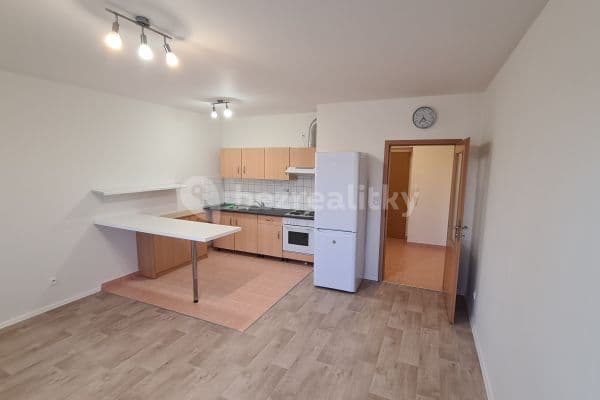 Pronájem bytu 1+kk 30 m², Boloňská, Praha Pronájem bytu 1+kk 30 m², Boloňská, Praha