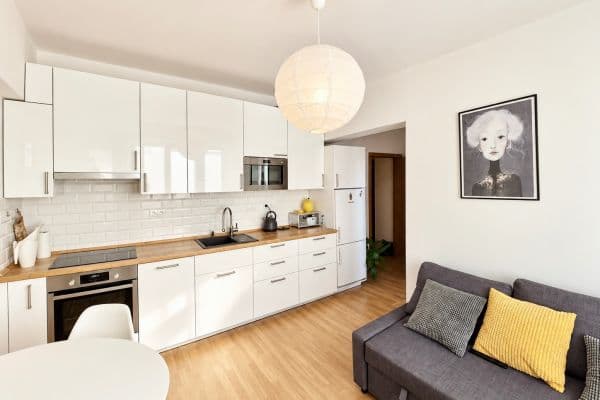 Pronájem bytu 2+kk 40 m², Luštěnická, Praha Pronájem bytu 2+kk 40 m², Luštěnická, Praha