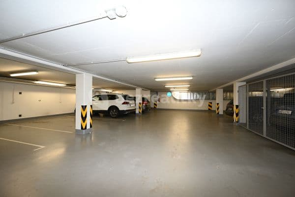 Pronájem garáže 15 m², Ježovská, Praha Pronájem garáže 15 m², Ježovská, Praha