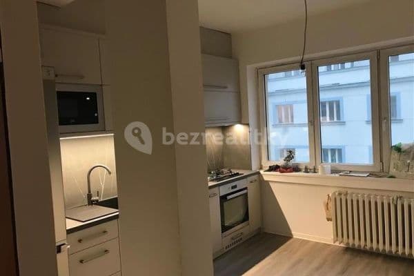 Pronájem bytu 3+1 54 m², Malešická, Praha Pronájem bytu 3+1 54 m², Malešická, Praha