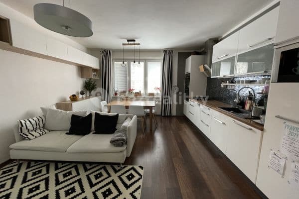 Pronájem bytu 3+kk 74 m², Jeremenkova, Praha Pronájem bytu 3+kk 74 m², Jeremenkova, Praha